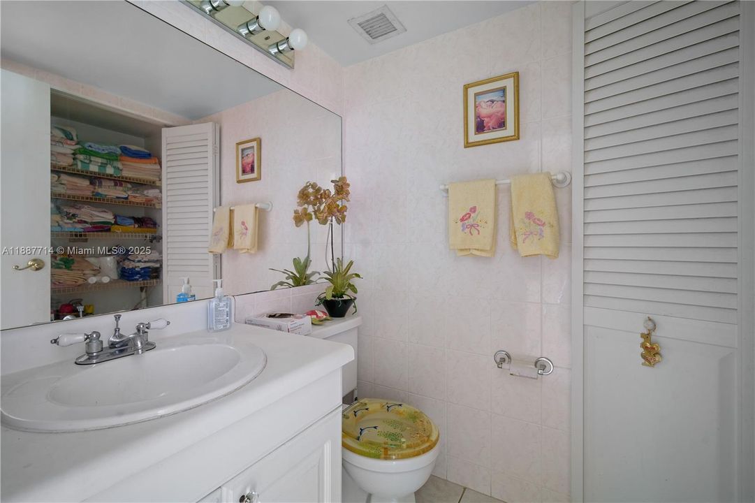 For Sale: $249,000 (1 beds, 1 baths, 1138 Square Feet)