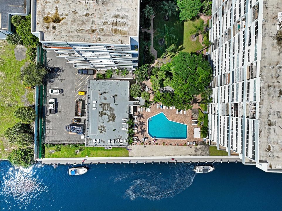 For Sale: $249,000 (1 beds, 1 baths, 1138 Square Feet)