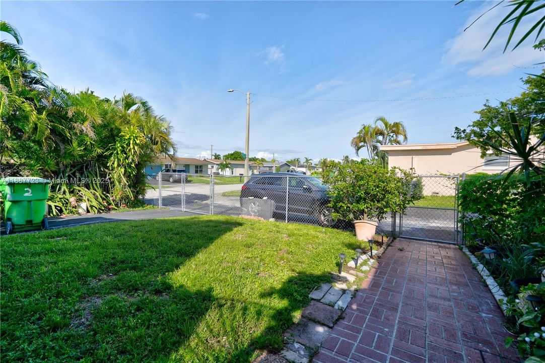 Front Garden / Additional Driveway