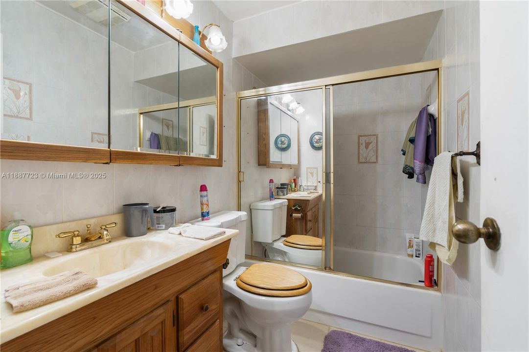 Recently Sold: $305,000 (3 beds, 2 baths, 1620 Square Feet)