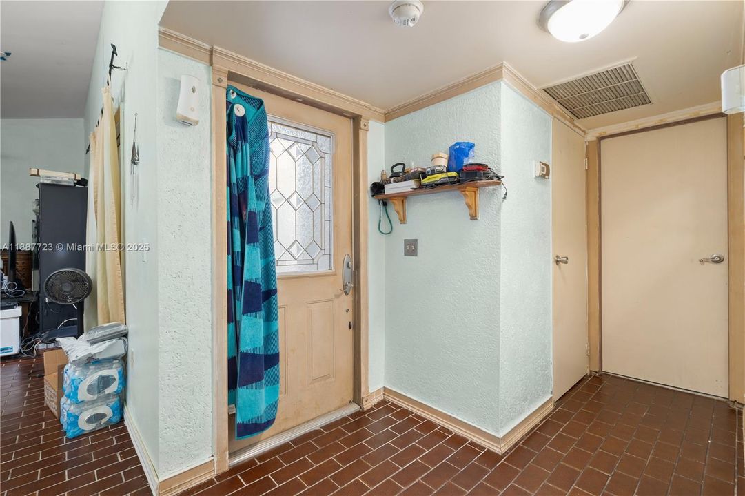 Recently Sold: $305,000 (3 beds, 2 baths, 1620 Square Feet)