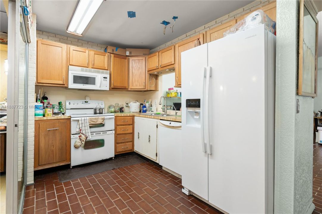 Recently Sold: $305,000 (3 beds, 2 baths, 1620 Square Feet)