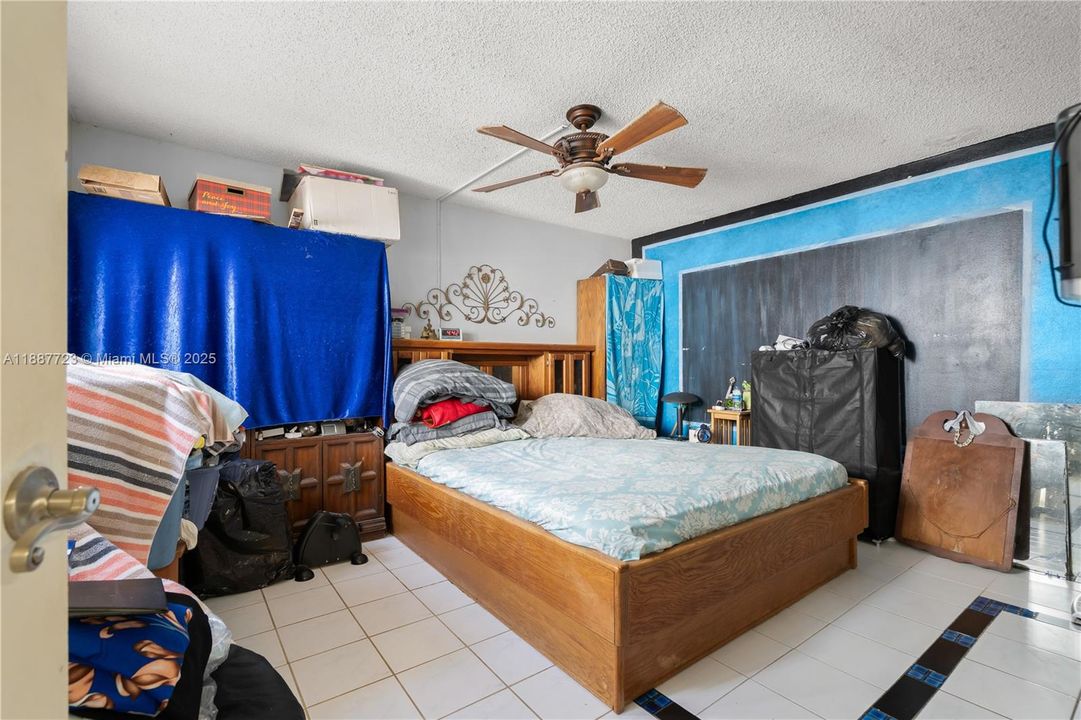 Recently Sold: $305,000 (3 beds, 2 baths, 1620 Square Feet)