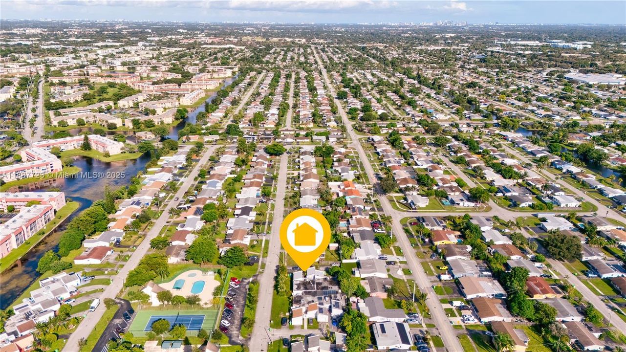 Recently Sold: $305,000 (3 beds, 2 baths, 1620 Square Feet)