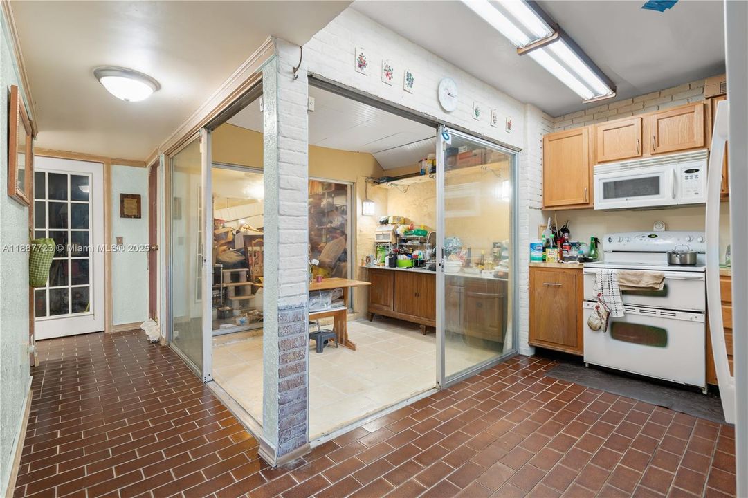 Recently Sold: $305,000 (3 beds, 2 baths, 1620 Square Feet)