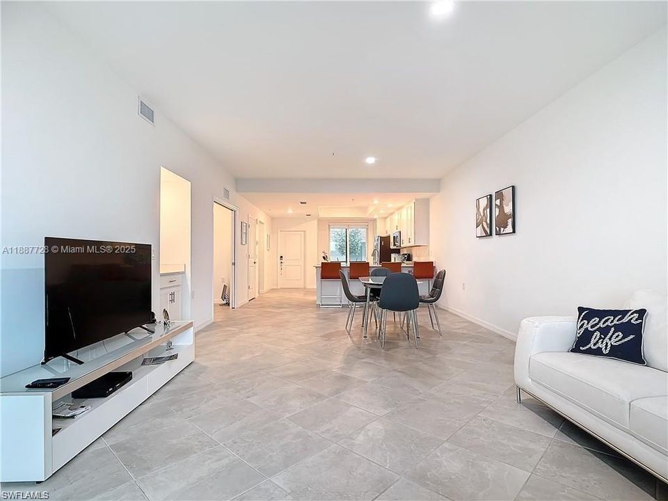 For Sale: $315,000 (2 beds, 2 baths, 1355 Square Feet)