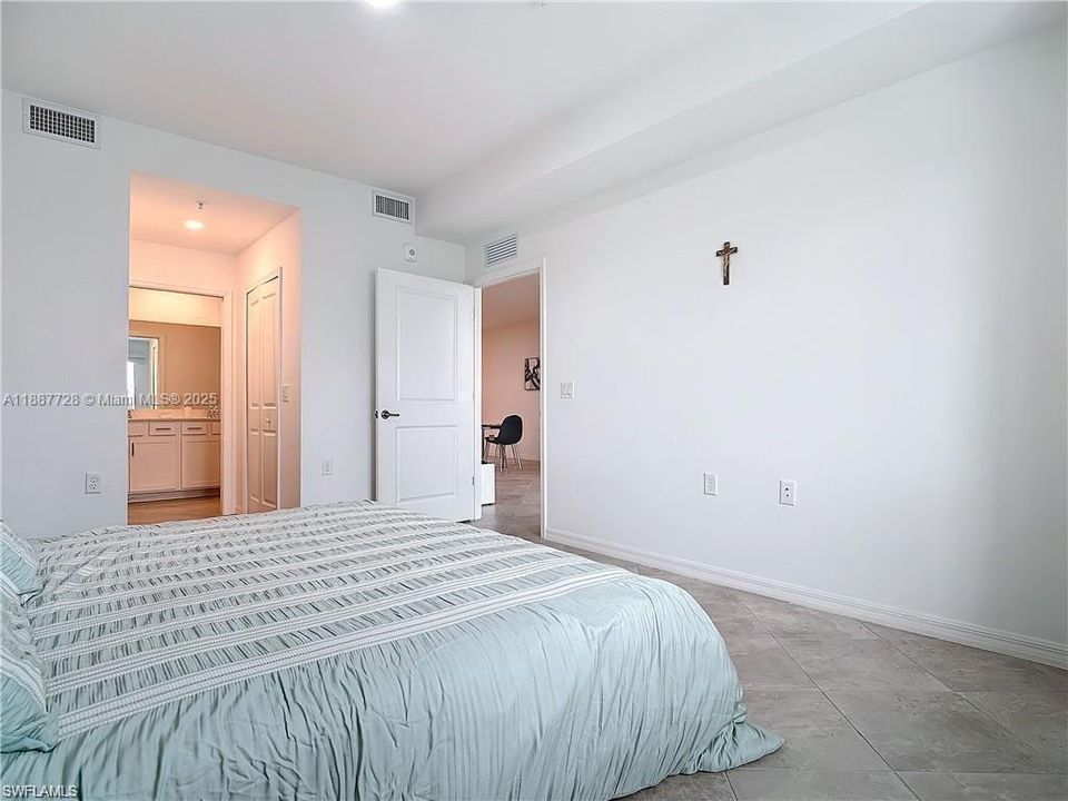 For Sale: $315,000 (2 beds, 2 baths, 1355 Square Feet)