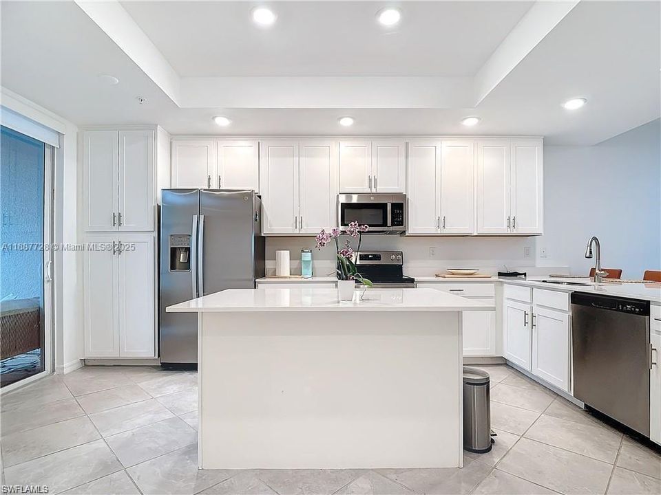 For Sale: $315,000 (2 beds, 2 baths, 1355 Square Feet)