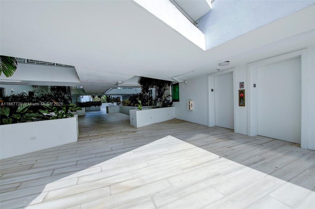 Recently Rented: $5,000 (1 beds, 2 baths, 959 Square Feet)