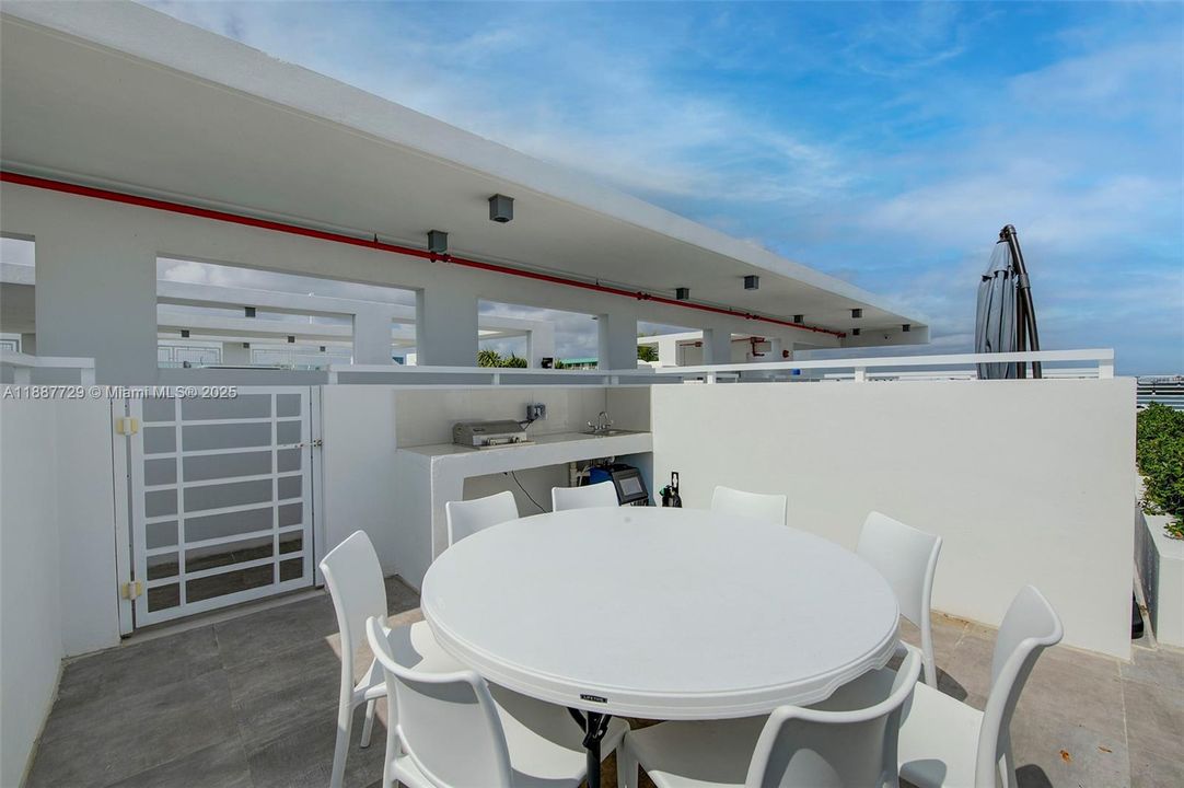 Recently Rented: $5,000 (1 beds, 2 baths, 959 Square Feet)