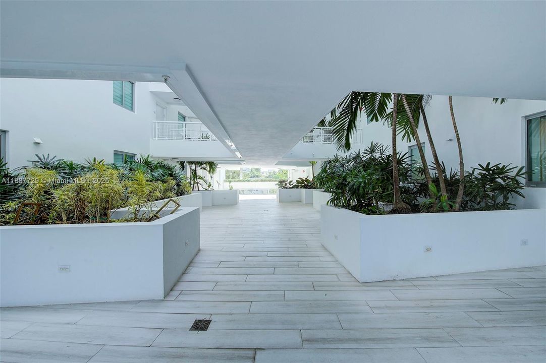 Recently Rented: $5,000 (1 beds, 2 baths, 959 Square Feet)