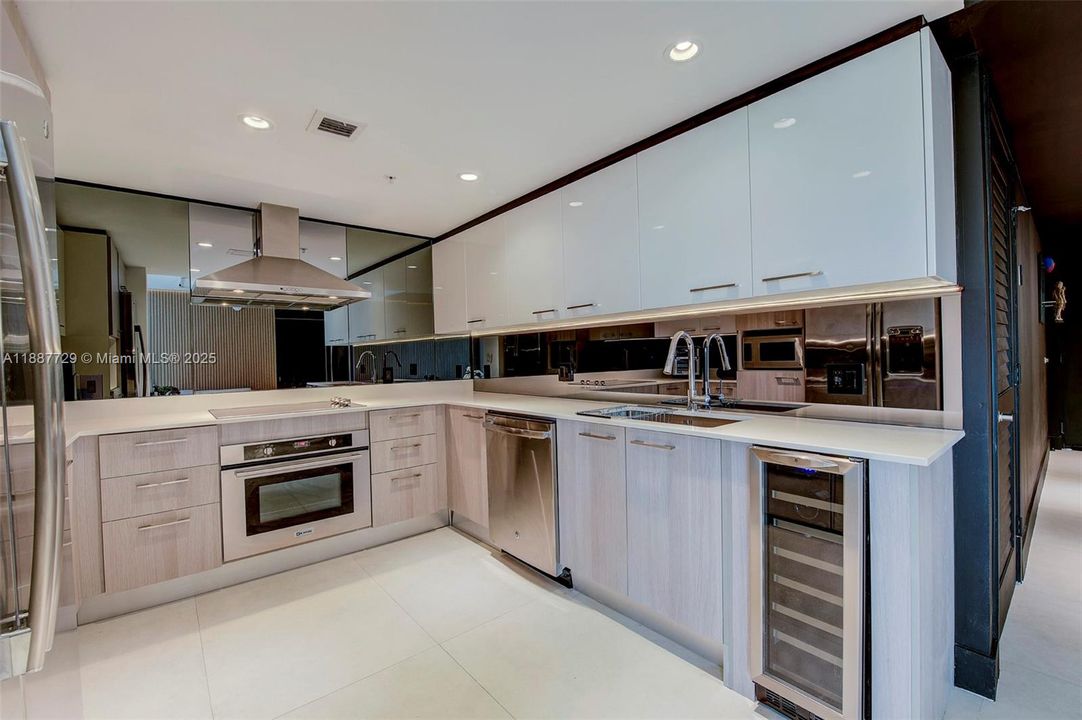 Recently Rented: $5,000 (1 beds, 2 baths, 959 Square Feet)