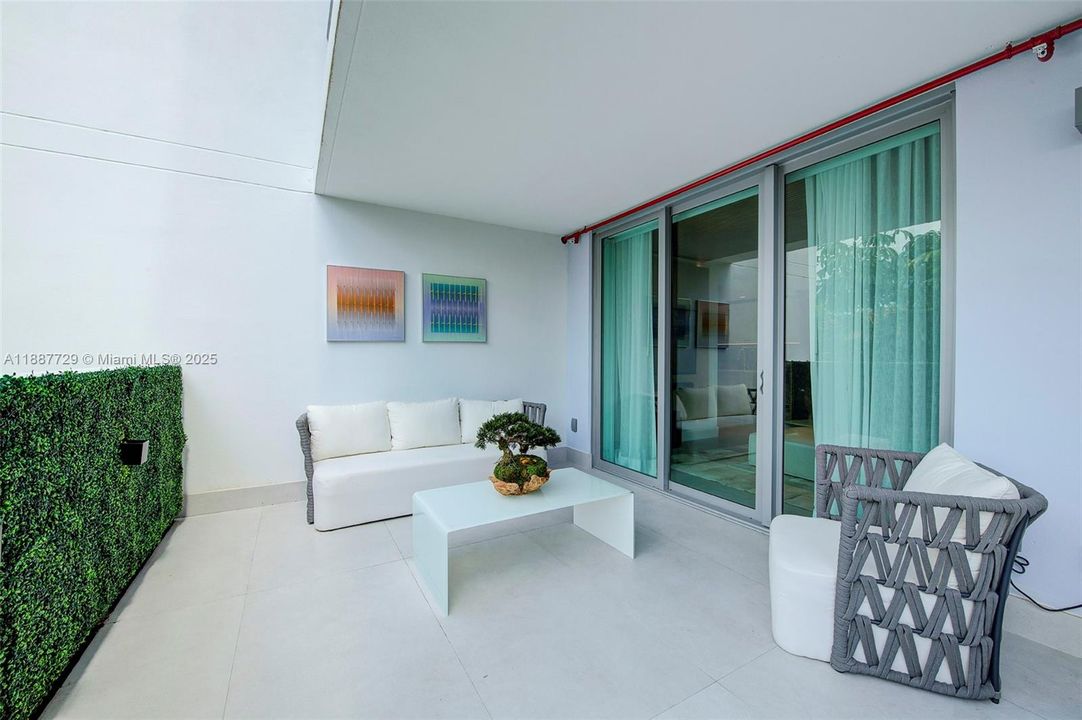 Recently Rented: $5,000 (1 beds, 2 baths, 959 Square Feet)