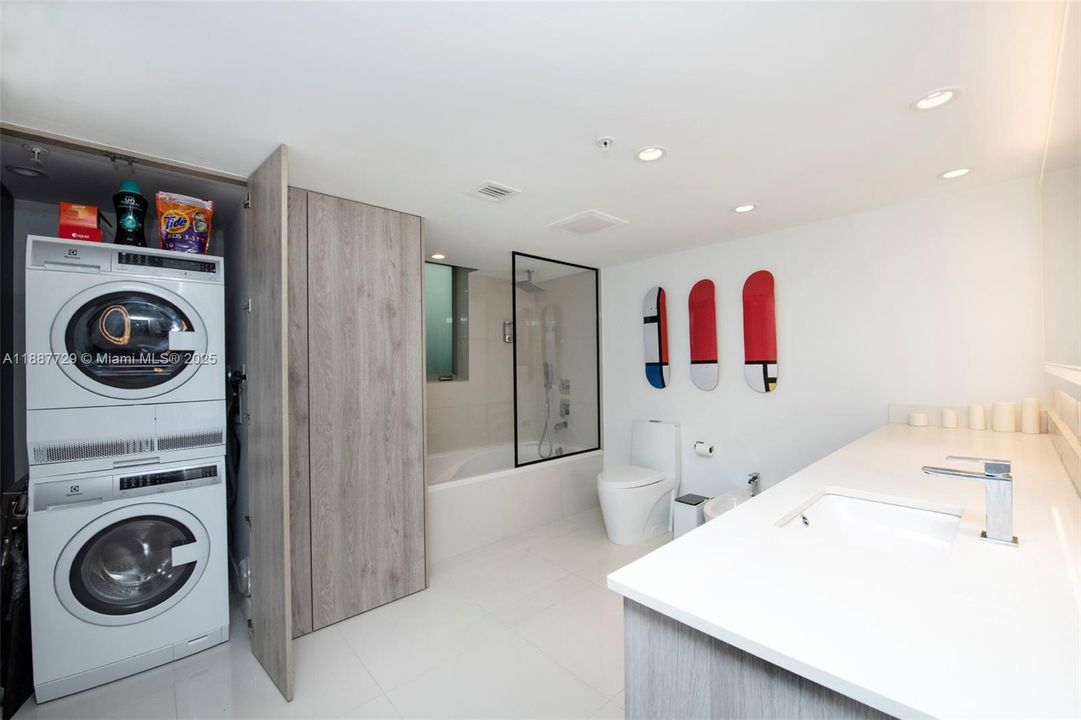 Recently Rented: $5,000 (1 beds, 2 baths, 959 Square Feet)