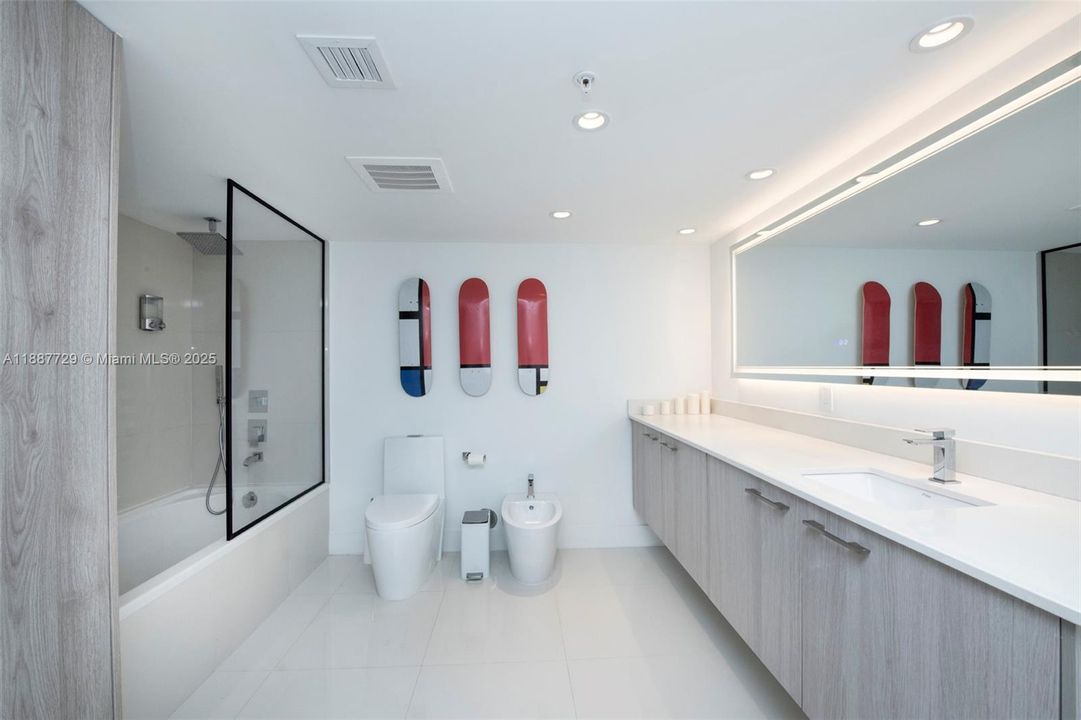 Recently Rented: $5,000 (1 beds, 2 baths, 959 Square Feet)