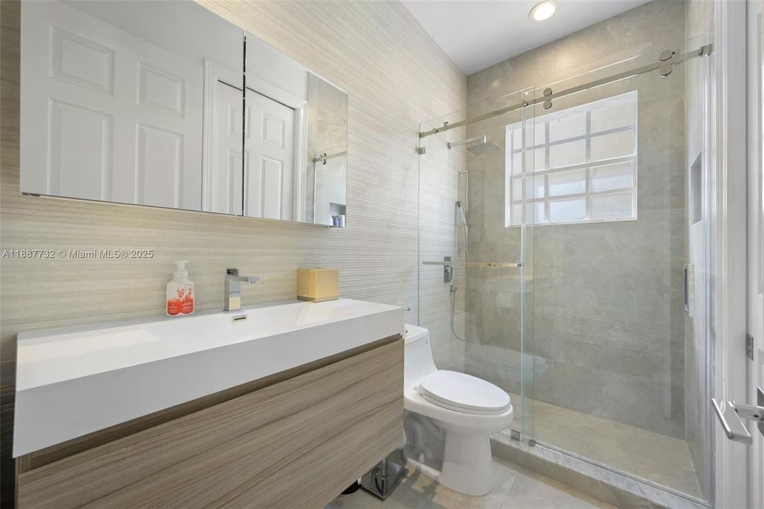 For Sale: $3,200,000 (5 beds, 5 baths, 4102 Square Feet)