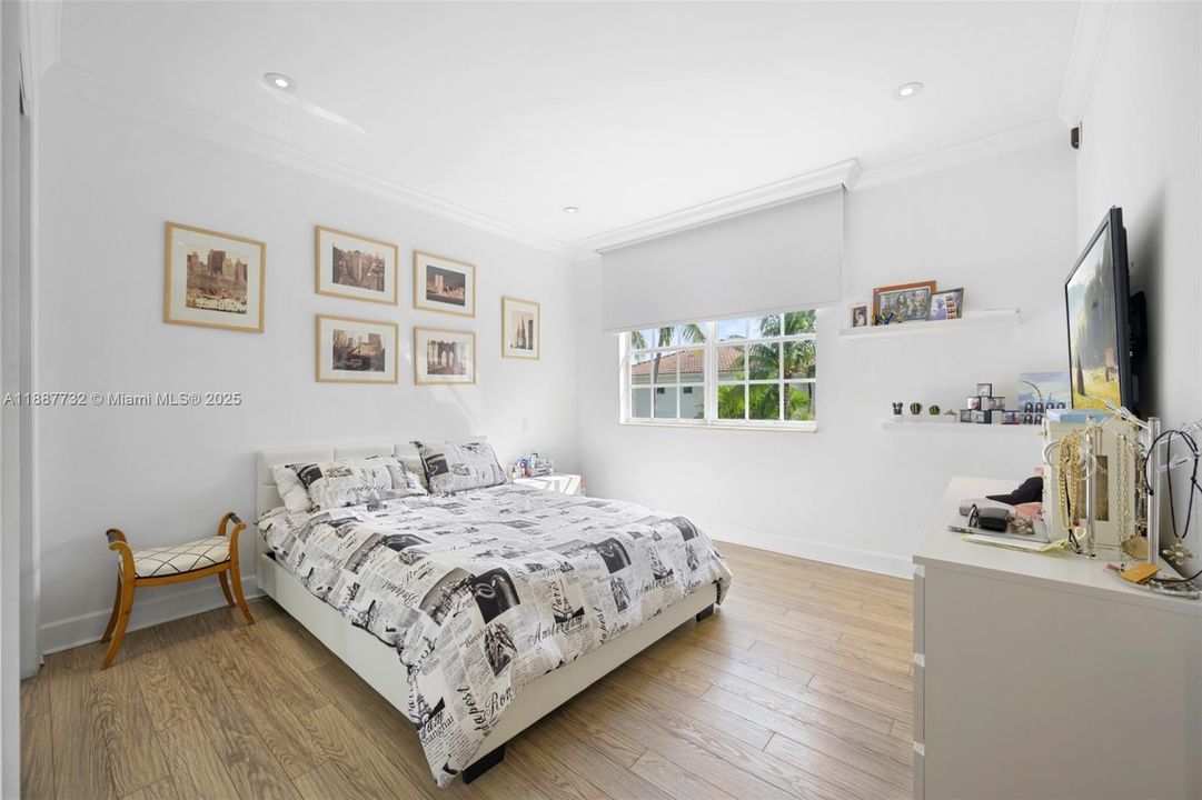 For Sale: $3,200,000 (5 beds, 5 baths, 4102 Square Feet)