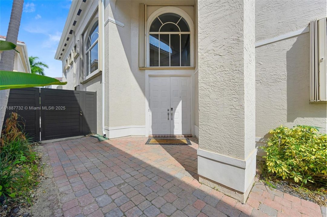 For Sale: $3,200,000 (5 beds, 5 baths, 4102 Square Feet)