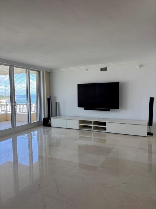 Vendido Recientemente: $5,000,000 (3 camas, 4 baños, 3084 Pies cuadrados)