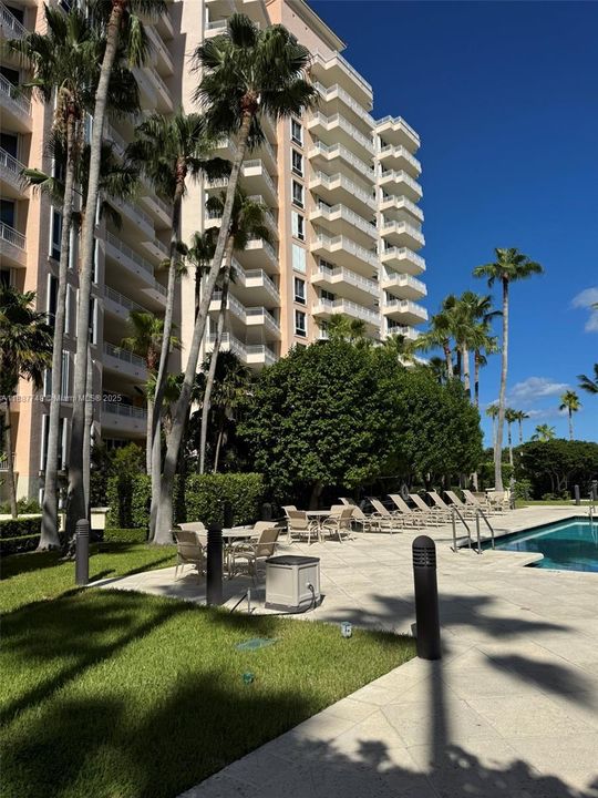 Vendido Recientemente: $5,000,000 (3 camas, 4 baños, 3084 Pies cuadrados)