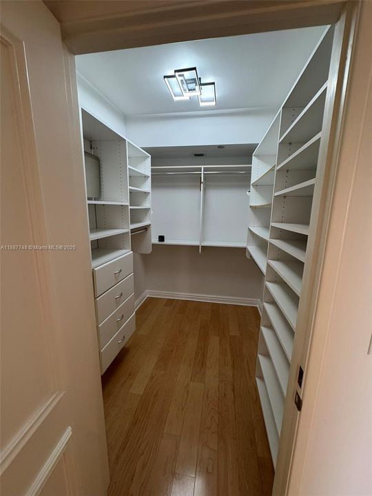 Walking Closet Primary room