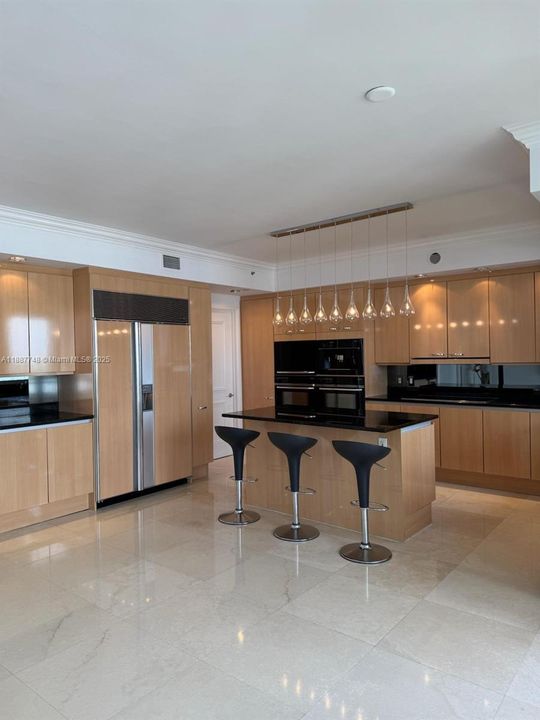 Vendido Recientemente: $5,000,000 (3 camas, 4 baños, 3084 Pies cuadrados)