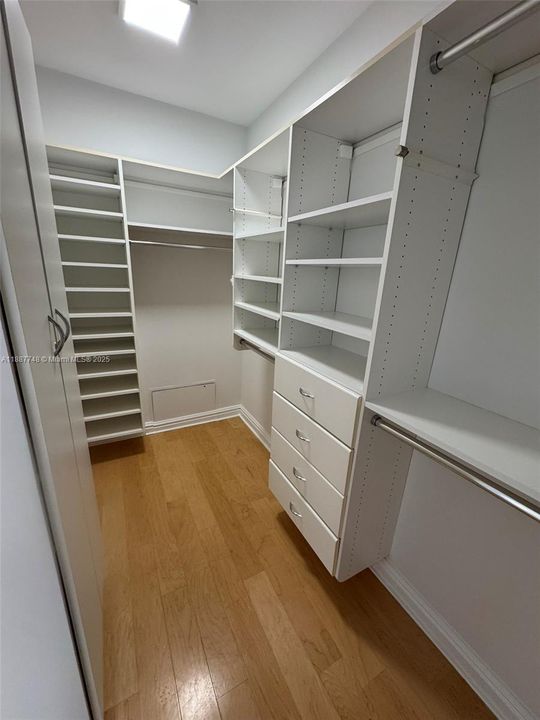 Walking Closet Primary room