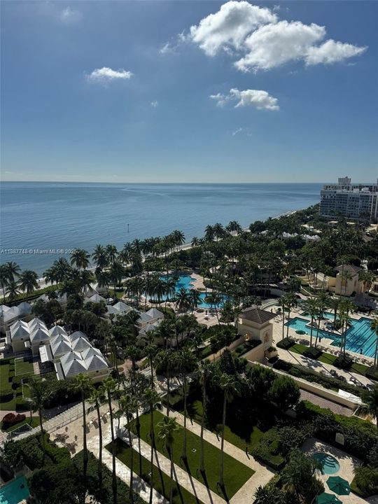 Vendido Recientemente: $5,000,000 (3 camas, 4 baños, 3084 Pies cuadrados)