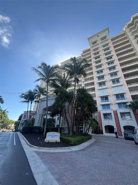 Vendido Recientemente: $5,000,000 (3 camas, 4 baños, 3084 Pies cuadrados)