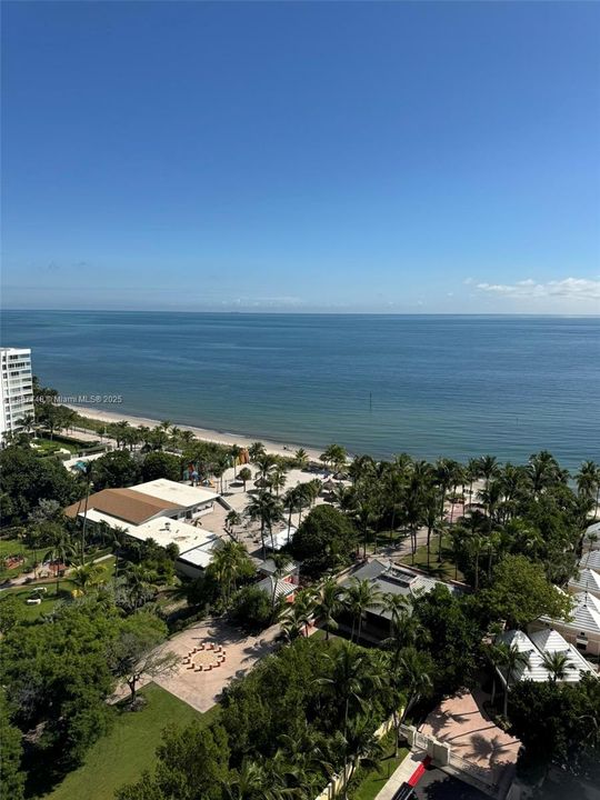 Vendido Recientemente: $5,000,000 (3 camas, 4 baños, 3084 Pies cuadrados)