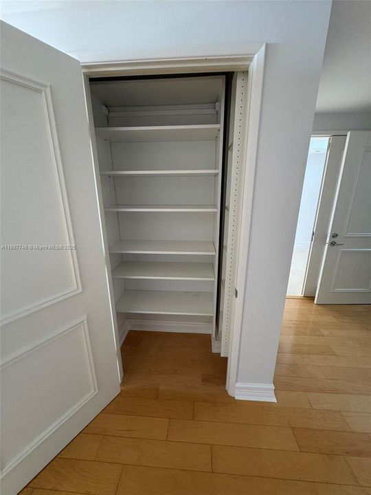 Walking Closet Primary room