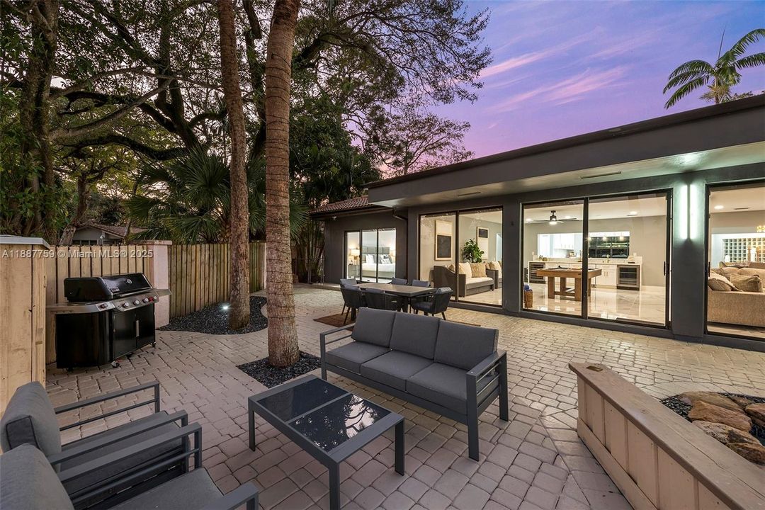 For Rent: $16,500 (4 beds, 3 baths, 3158 Square Feet)