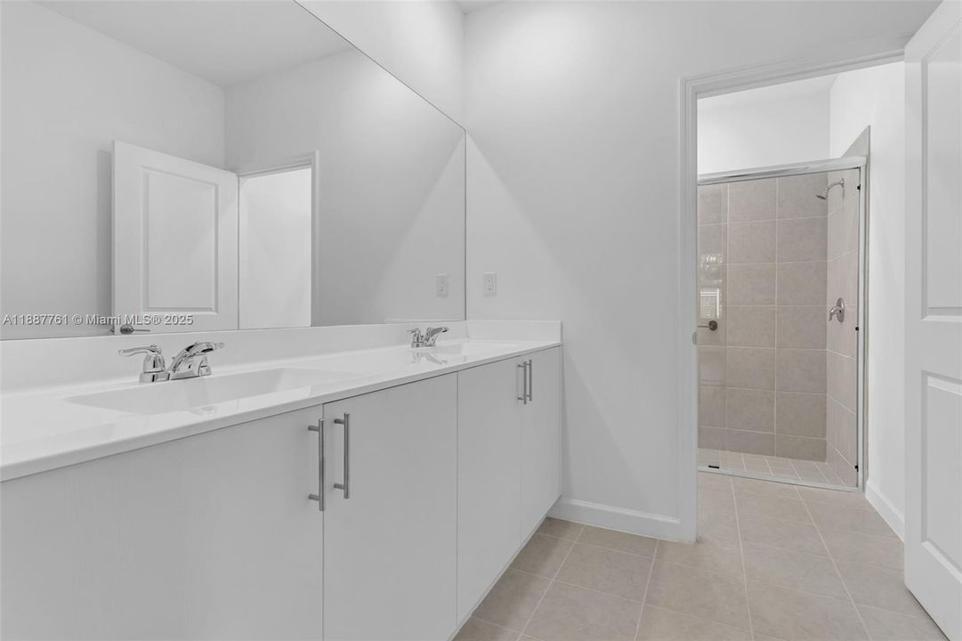 出租: $5,500 (5 贝兹, 4 浴室, 0 平方英尺)