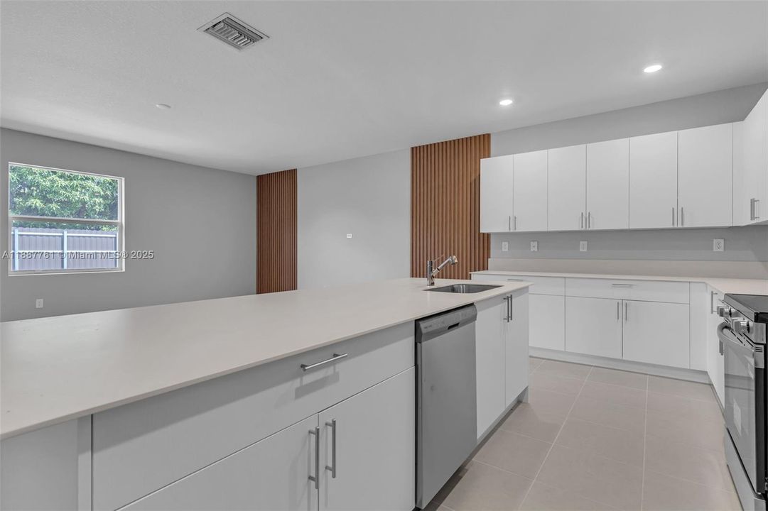 出租: $5,500 (5 贝兹, 4 浴室, 0 平方英尺)