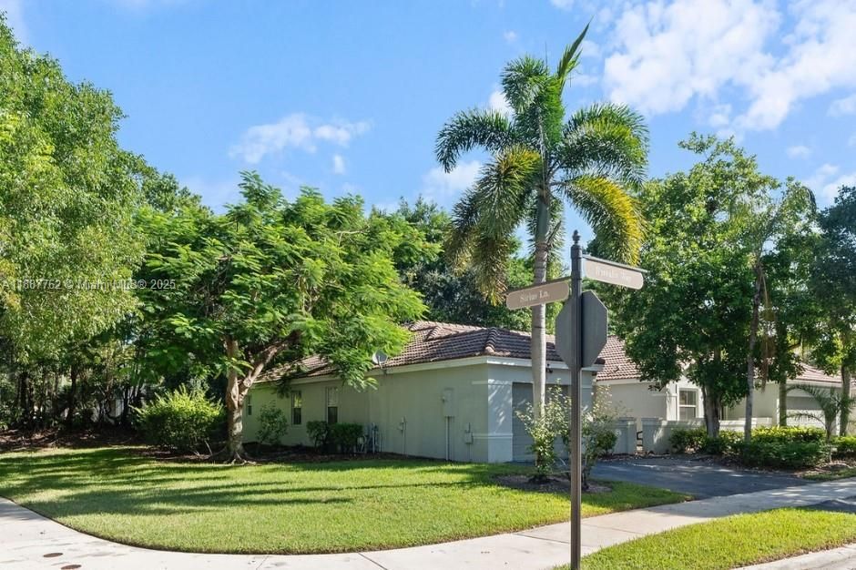 Под контрактом: $549,000 (3 спален, 2 ванн, 1316 Квадратных фут)