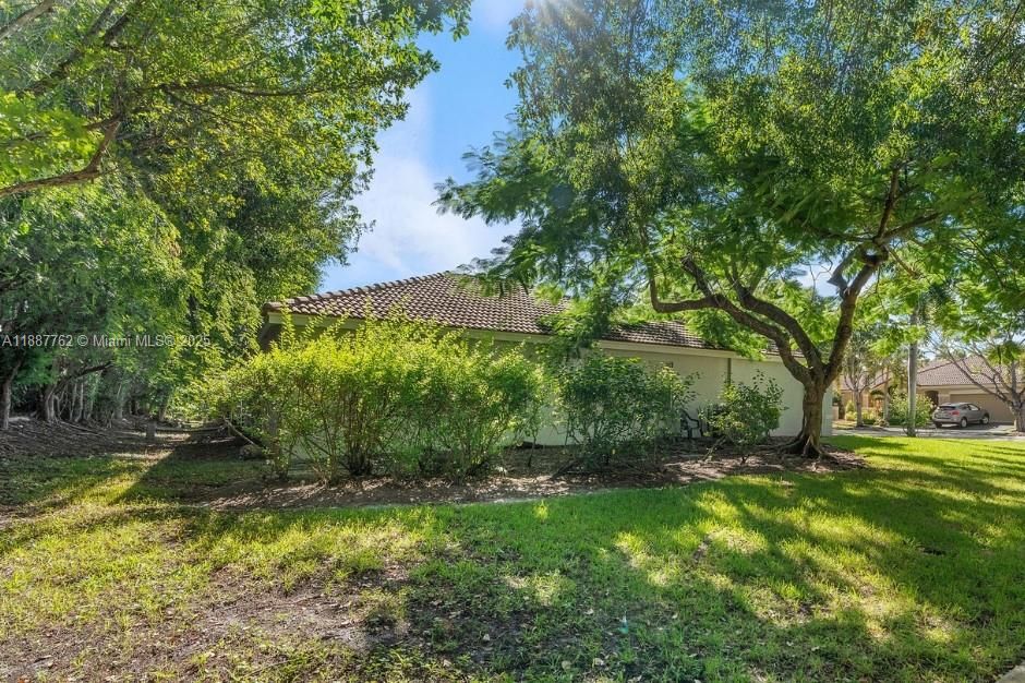 Под контрактом: $549,000 (3 спален, 2 ванн, 1316 Квадратных фут)