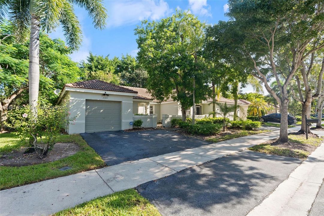 Под контрактом: $549,000 (3 спален, 2 ванн, 1316 Квадратных фут)