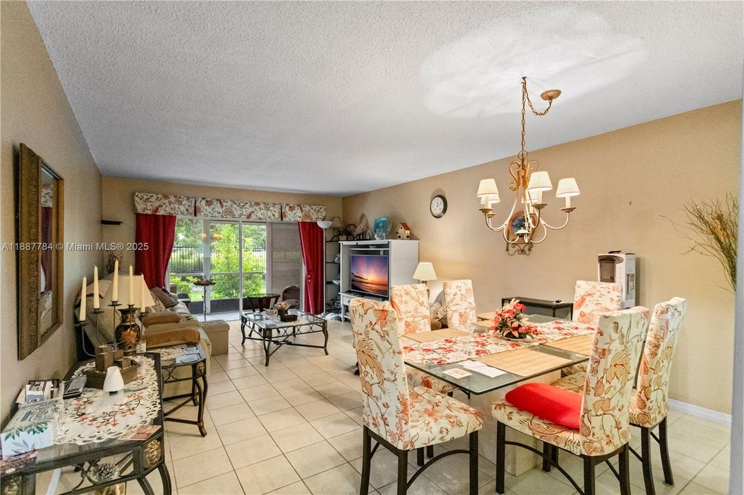 For Sale: $149,900 (2 beds, 2 baths, 992 Square Feet)