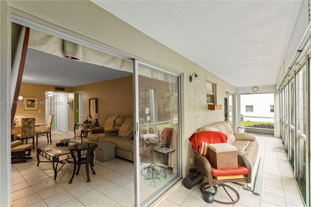 For Sale: $149,900 (2 beds, 2 baths, 992 Square Feet)