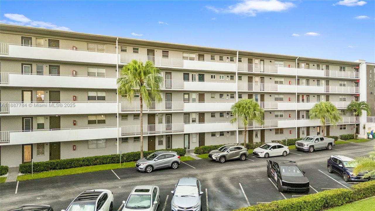 For Sale: $149,900 (2 beds, 2 baths, 992 Square Feet)