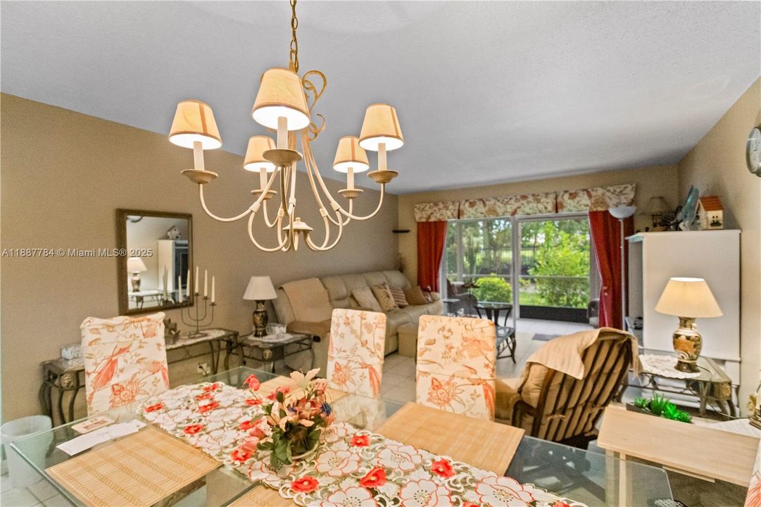 For Sale: $149,900 (2 beds, 2 baths, 992 Square Feet)