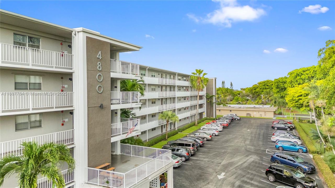 For Sale: $149,900 (2 beds, 2 baths, 992 Square Feet)