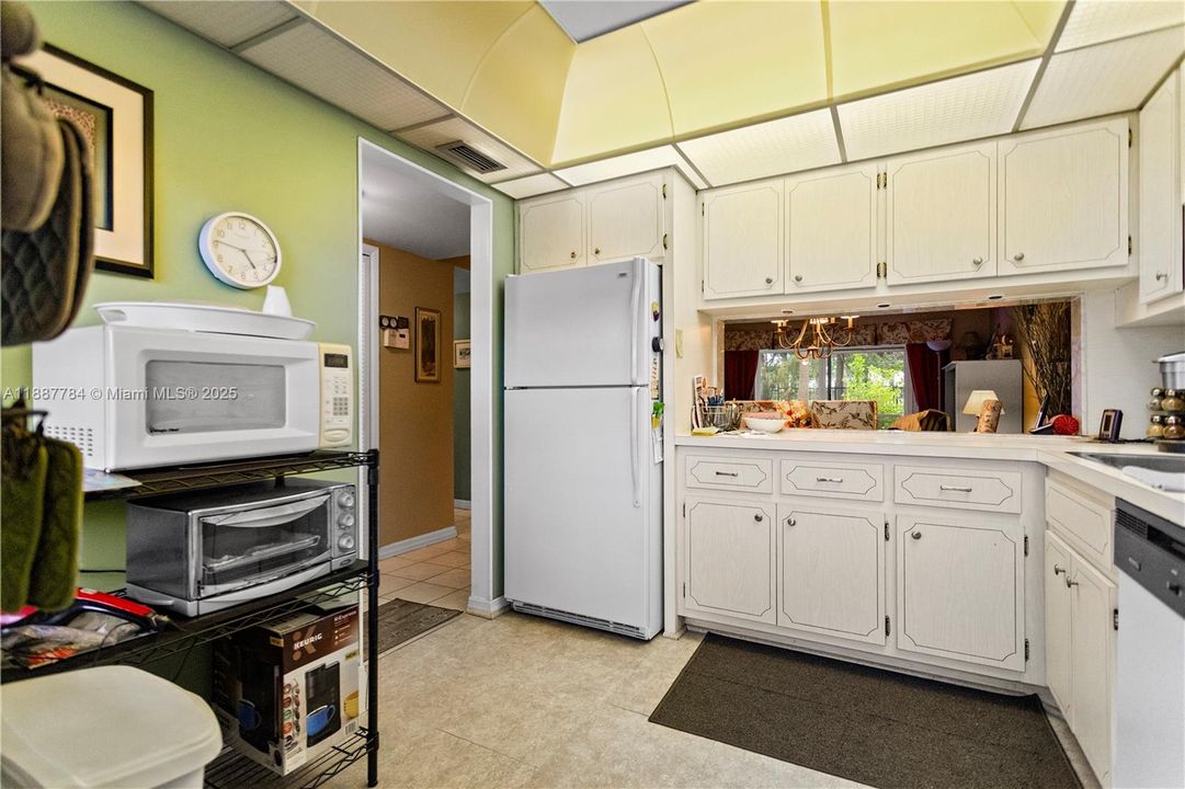 For Sale: $149,900 (2 beds, 2 baths, 992 Square Feet)