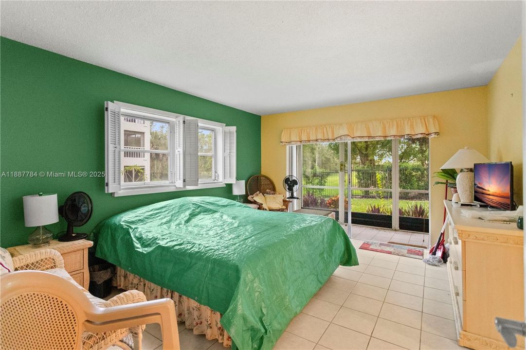 For Sale: $149,900 (2 beds, 2 baths, 992 Square Feet)