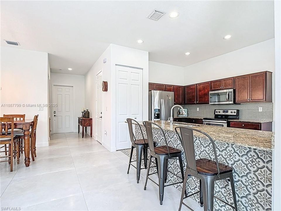 For Sale: $329,000 (3 beds, 2 baths, 1924 Square Feet)