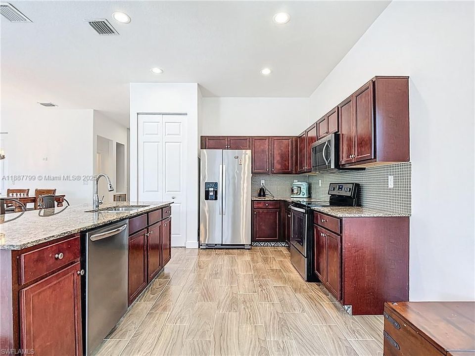 For Sale: $329,000 (3 beds, 2 baths, 1924 Square Feet)