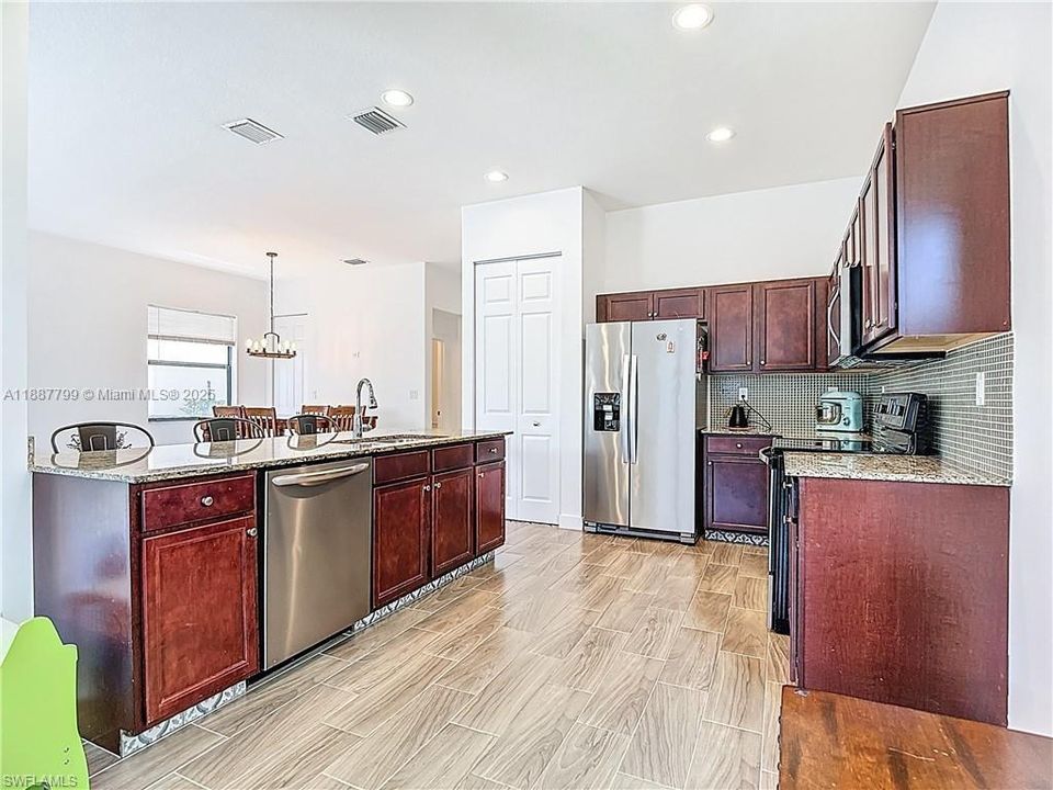 For Sale: $329,000 (3 beds, 2 baths, 1924 Square Feet)