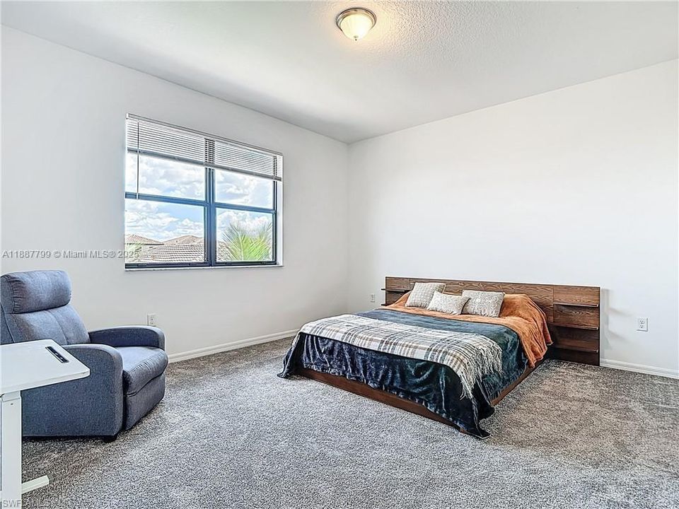 For Sale: $329,000 (3 beds, 2 baths, 1924 Square Feet)