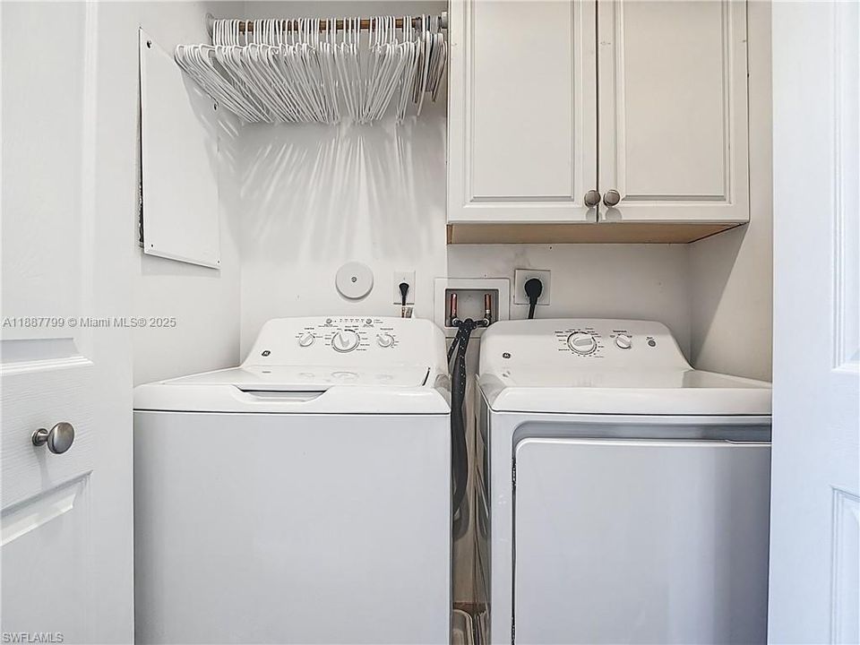 For Sale: $329,000 (3 beds, 2 baths, 1924 Square Feet)