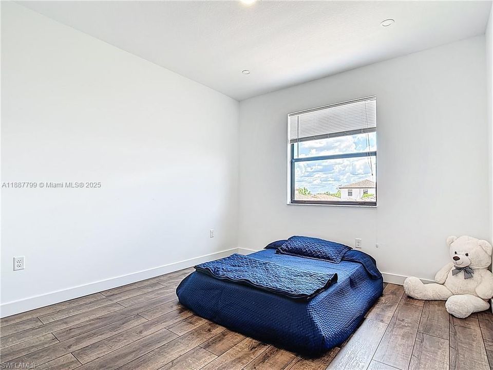 For Sale: $329,000 (3 beds, 2 baths, 1924 Square Feet)